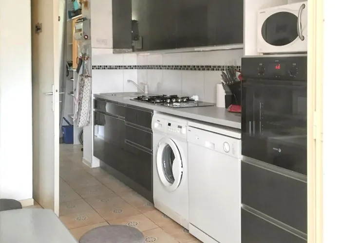 Avec Piscine Partagee A Agde