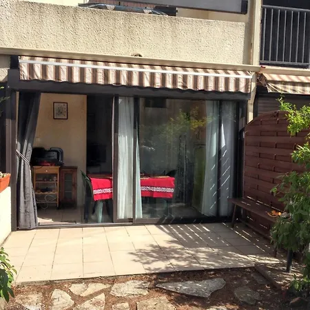 Apartment Avec Piscine Partagee A