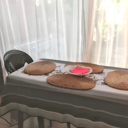 Lägenhet Avec Piscine Partagee A *