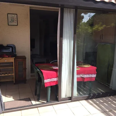 Apartment Avec Piscine Partagee A